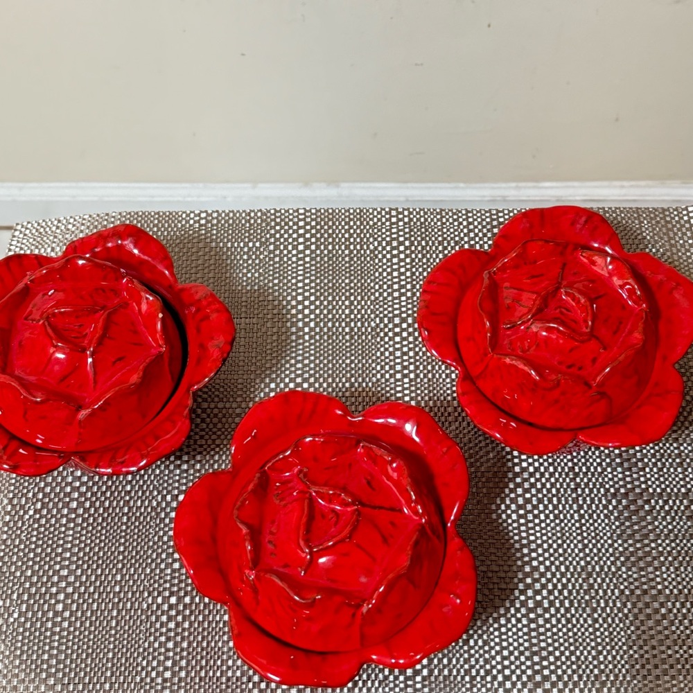 Red Cabbage Utslian Rosebud Covered Soup Bowls